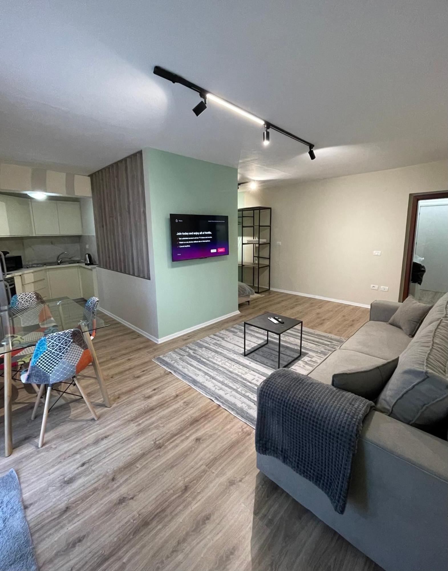 As, Bllok Studio & Apartamento Tirana